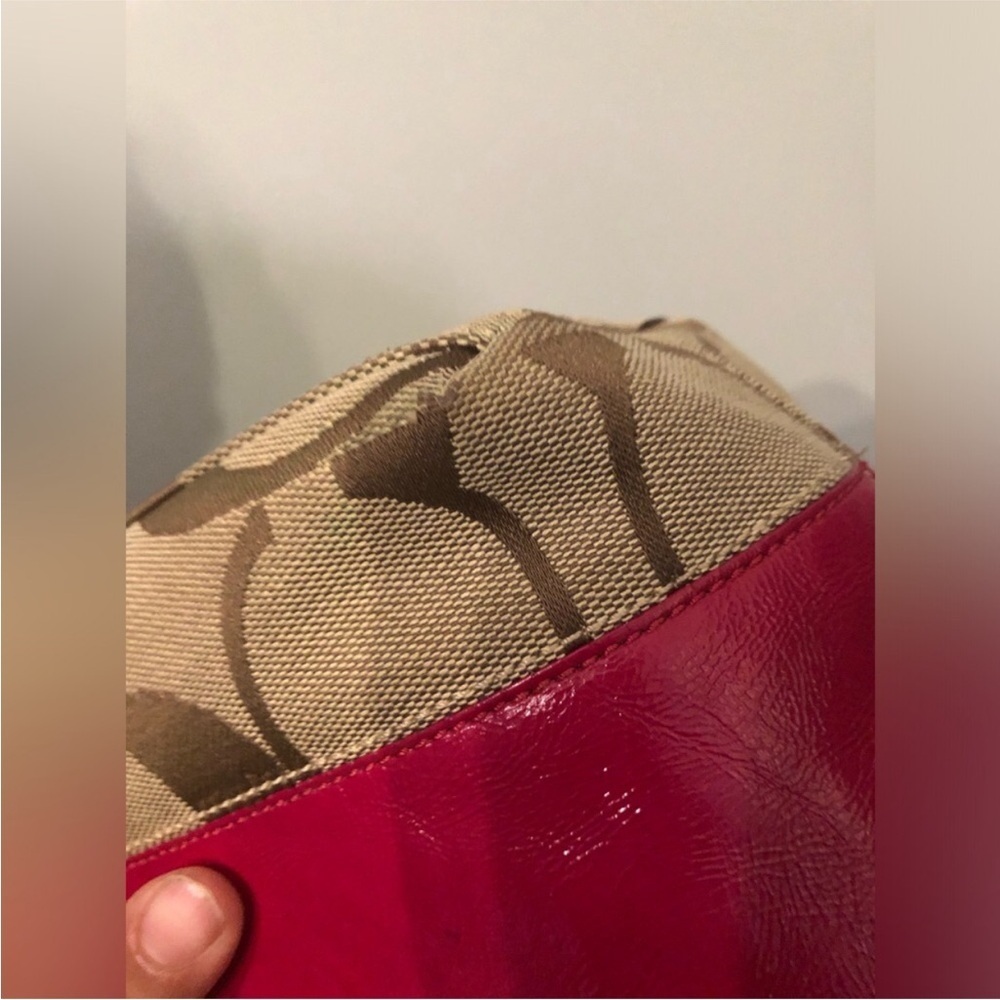 COACH KHAKI SIGNATURE STRIPE PATENT SHOULDER TOTE PINK - Picture 7 of 11